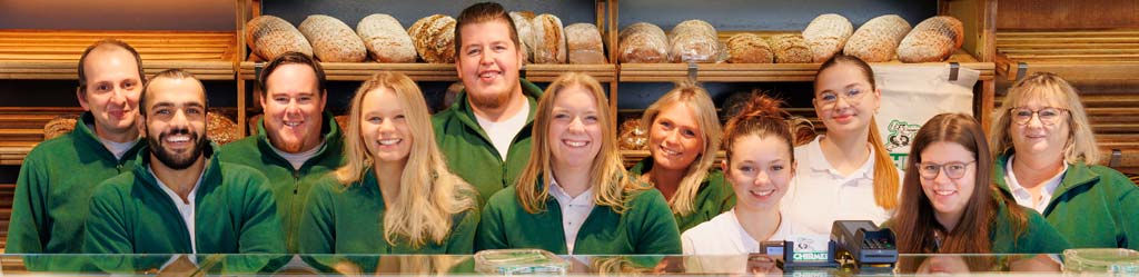 Das komplette Team der Bäckerei Schirmer